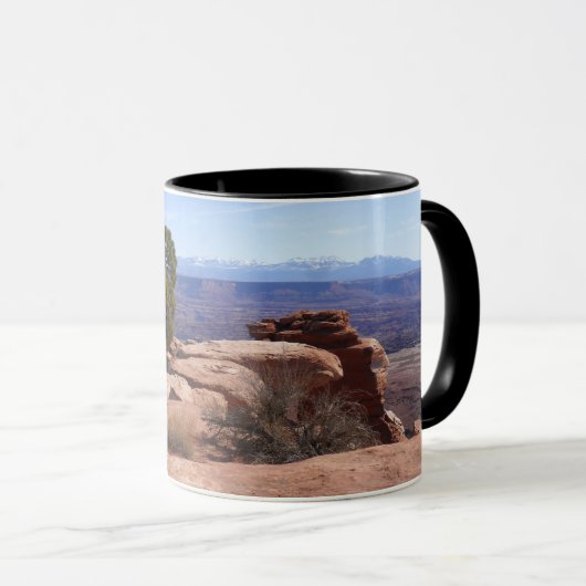 Tree Out of Red Rocks II at Canyonlands Tasse (VorderseiteRechts)