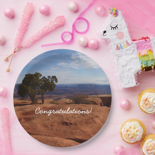 Tree Out of Red Rocks im Canyonlands National Park Pappteller (Party)