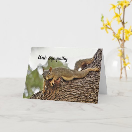 Tree Reclining Squirrel Beileid Karte (Gelbe Blume)