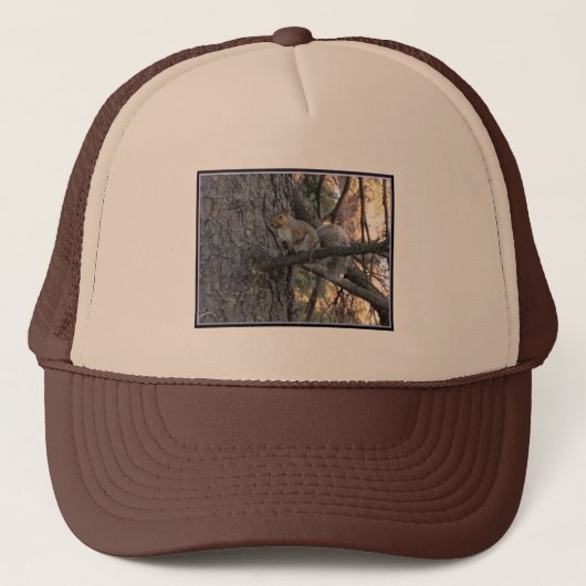 Tree Squirrel Trucker Hat Truckerkappe (Vorderseite)