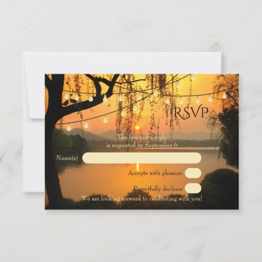 Tree String Lights Sunset Wedding RSVP Card Karte (Vorderseite)