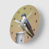 Tree Swallow Runde Wanduhr (Winkel)