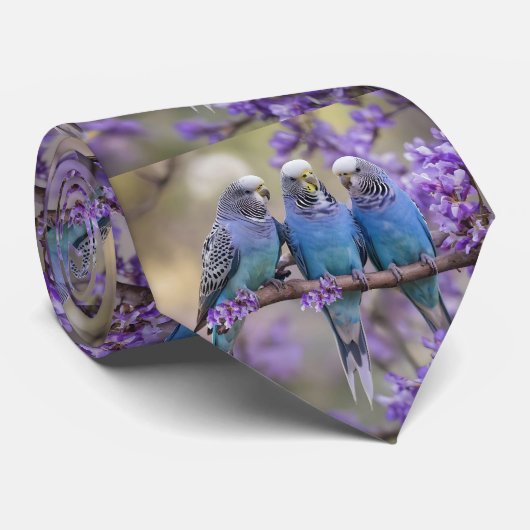 Tree Top Chatter: Blue Budgies in Jacaranda Tree, Krawatte (Gerollt)