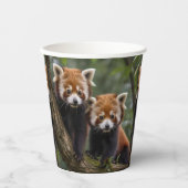 "Tree-top-Explorers: Baby Red Pandas mit Blick auf Pappbecher (Vorderseite)