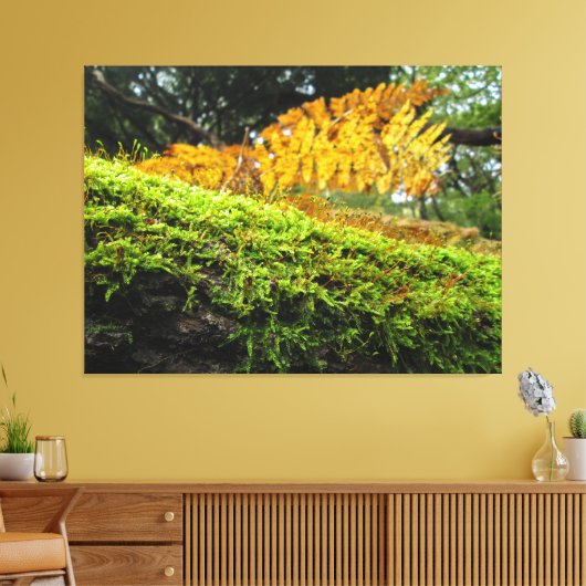 Tree Trunk in Lush Moss - Leinwanddruck (Insitu (Wohnzimmer))