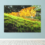 Tree Trunk in Lush Moss - Leinwanddruck (Insitu (Holzboden))
