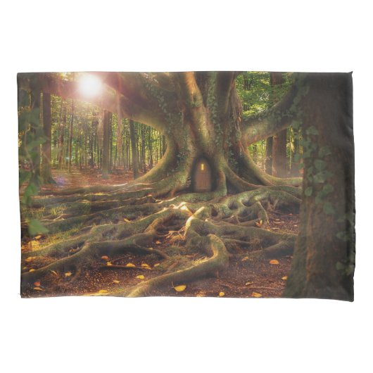 Treehouse Fantasy Forest Pillowcase Kissenbezug (Vorderseite)
