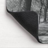 Treelined Straße mit Bürgersteig Mousepad (Ecke)