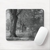 Treelined Straße mit Bürgersteig Mousepad (Mit Mouse)