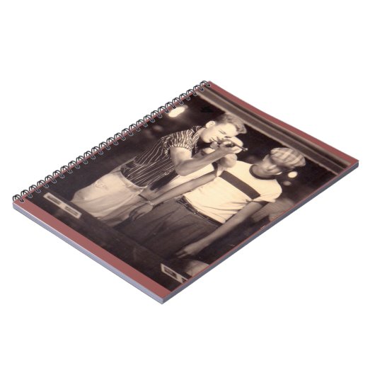 Treffe das Ziel und gewinne eine Kewpie-Puppe Notizblock (Linke Seite)