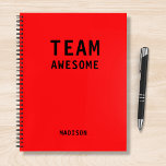 Treffen der Personalisierten Notes des Funny Team Notizblock<br><div class="desc">Funny Team Personalisiert Notes Office Meeting Notebook enthält den Text "Team Phantastisch" mit Ihrem personalisierten Namen unten auf einem roten Hintergrund. Personalisieren Sie diese,  indem Sie den Text in dem dafür vorgesehenen Textfeld bearbeiten. Entwickelt für Sie von ©Evco Studio www.zazzle.com/store/evcostudio</div>