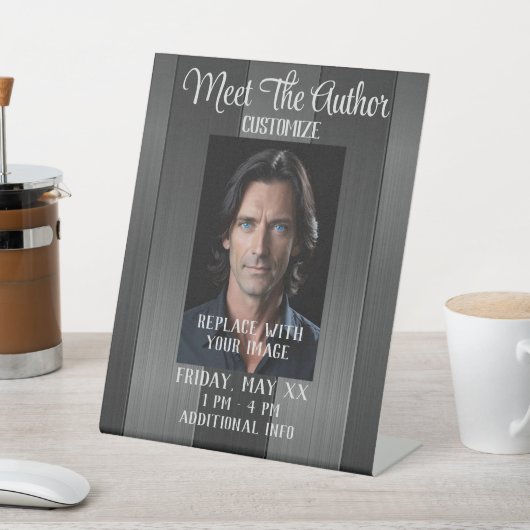 Treffen Sie den Autor Sleek Gray Sockelschild (In SItu)