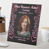 Treffen Sie die Autorenscrolling-Herzen Sockelschild (In Situ)