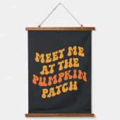 Treffen Sie mich am Pumpkin Patch Wandteppich Mit Holzrahmen (Vorderseite)