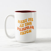 Treffen Sie mich am Pumpkin Patch Zweifarbige Tasse (Links)