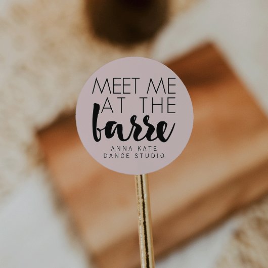 Treffen Sie mich an der Barre | Pink & Black Balle Runder Aufkleber