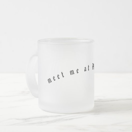 Treffen Sie mich um Mitternacht Mattierte Tasse (Vorderseite Links)