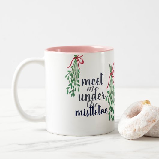Treffen Sie mich unter der Mistelzweig-Tasse Zweifarbige Tasse (Mit Donut)