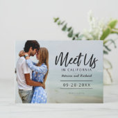 Treffen Sie uns in Hochzeit in Urlaubsort Save the Einladung (Stehend Vorderseite)