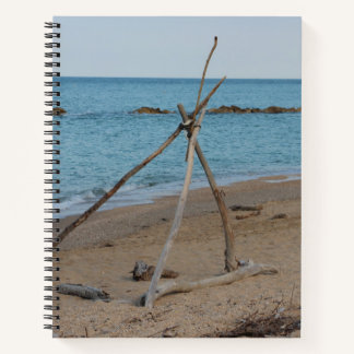 Treibholz am Strand und azurblaues Meer - Pakifoto Notizblock