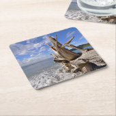 Treibholz auf der Küstenlinie des französischen Rechteckiger Pappuntersetzer (angewinkelt)