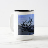 Treibholz-Sonnenuntergang Zweifarbige Tasse (Vorderseite Links)