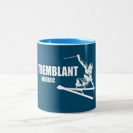 Tremblant Quebec Skier Zweifarbige Tasse (Mittel)