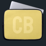 Trend Color Soft Gelber Notebookschlauch Laptopschutzhülle<br><div class="desc">Die trendige Frühlingsfarbe: Weich gelb. Moderner und stilvoller Laptop-Sleeve mit individualisierbarem Monogramm in einem minimalistischen Schriftart. Das schlichte und saubere Design in einer soliden Farbe bietet einen zeitlosen und klassischen Anklang. Entdecken Sie unsere Frühlingsfarben für weitere Produkte in der gleichen Farbe oder entdecken Sie andere stilvolle Farben, die zu Ihrem...</div>