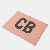 Trend Color Soft Peach Monogram Doormat Fußmatte (Schrägansicht)