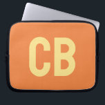 Trend Farbe Frische Mandarine Notebook-Rückenlehne Laptopschutzhülle<br><div class="desc">Die trendige Frühlingsfarbe: Frische Mandarine. Moderner und stilvoller Laptop Sleeve mit individualisierbarem Monogramm in einem minimalistisch hellgelben Schriftart. Das schlichte und saubere Design in einer soliden Farbe bietet einen zeitlosen und klassischen Anklang. Entdecken Sie unsere Frühlingsfarben für weitere Produkte in der gleichen Farbe oder entdecken Sie andere stilvolle Farben, die...</div>