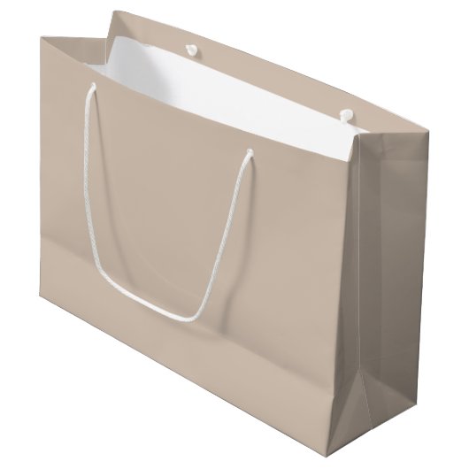 Trend Farbe - Soft Taupe Große Geschenktasche Geschenktüte (Vorderseite Schrägansicht)