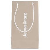 Trend Farbe - Soft Taupe Kleine Namenstasche Geschenktüte (Vorderseite)