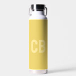 Trend Farbe Weich gelbe Monogramm Wasser Flasche<br><div class="desc">Die trendige Frühlingsfarbe: Weich gelb. Moderne und stilvolle Wasserflasche mit individualisierbarem Monogramm in modernem Schriftart und hellgelber Farbe. Das schlichte und saubere Design in einer soliden Farbe bietet einen zeitlosen und klassischen Anklang. Entdecken Sie unsere Frühlingsfarben für weitere Produkte in der gleichen Farbe oder entdecken Sie andere stilvolle Farben, die...</div>