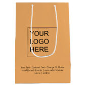 Trend Farbe - weiche Orange Medium Logo Geschenktü Mittlere Geschenktüte (Rückseite)