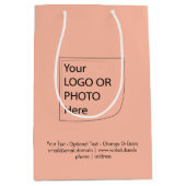 Trend Farbe - Weichzeichner-Medium-Logo-Geschenktü Mittlere Geschenktüte (Vorderseite)