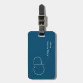 Trendblau weiß Minimalistisch Modern Monogram Gepäckanhänger (Vorderseite vertikal)