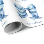 Trendblauer Bow Personalisiert mit Name Monogram Geschenkpapier<br><div class="desc">Lassen Sie sich mit unserem Personalisierten Wrapping Paper "Trendy Blue Bow" verwöhnen, in dem klassischer Charme mit zeitgenössischem Design harmoniert. Dieses Verpackungspapier zeichnet sich durch einen wunderschön illustrierten Wasserfarbenbogen aus, der das Wesen der trendigen Coquette-Ästhetik einnimmt. Das personalisierte Name Monogramm fügt eine maßgeschneiderte Touch hinzu, sodass jedes Geschenk, das Sie...</div>