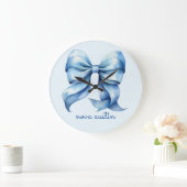 Trendblauer Bow Personalisiert mit Name Monogram Große Wanduhr (Zuhause)