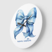 Trendblauer Bow Personalisiert mit Name Monogram Große Wanduhr (Winkel)