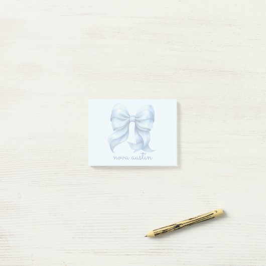 Trendblauer Bow Personalisiert mit Name Monogram Post-it Klebezettel (Auf Schreibtisch)