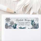 Trendfarbene Weihnachtsbälle, Schneeflocken (Insitu)