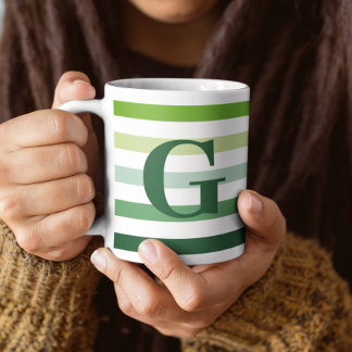 Trendgrüne Streifen mit Monogramm Kaffeetasse