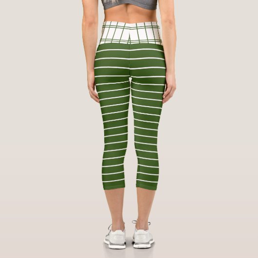 Trendgrüne Streifen mit weißem Blumenmuster Capri Leggings (Rückseite)