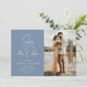 trendige Buchstaben staubblaue Hochzeit Speichern Save The Date (Stehend Vorderseite)
