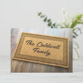 Trendige Familienname an der Vordertür, benutzerde Ankündigung (Stehend Vorderseite)