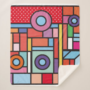 Trendige geometrische Elemente prägen das Design. Sherpadecke