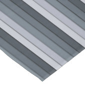 Trendige moderne Space Graue Streifen Tischdecke (Schrägansicht)