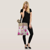 Trendige Rose's Tasche mit Monogramm (Am Model)
