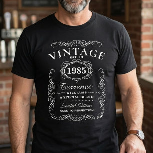 Trendige Schwarz-Weiß-Typografie zum Geburtstag T-Shirt