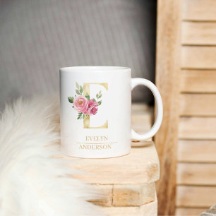 Trendiger goldener Wasserfarben-Blumenbuchstabe E Kaffeetasse